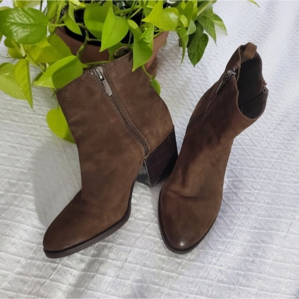 Vince Camuto Premium Suede Leather Stunning IMALA Western Ankle Boots 8M